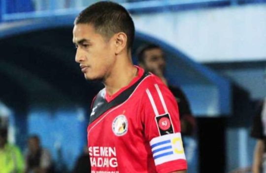 biografi hengky ardiles kapten semen padang