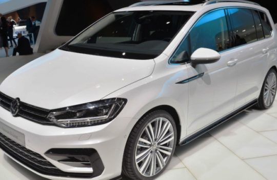 Harga Volkswagen Touran Terbaru Spesifikasi Fitur Kelebihan Kekurangan Gambar