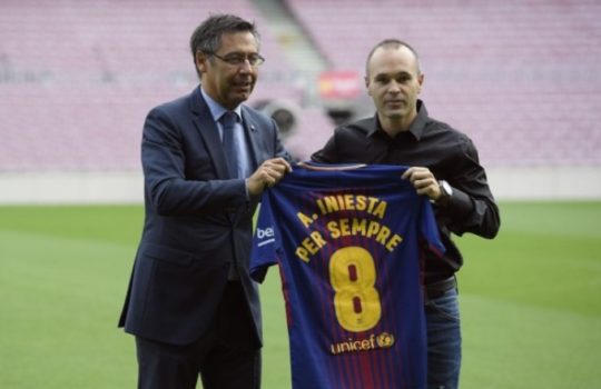 Iniesta Perpanjang Kontrak Dengan Barcelona