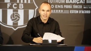 Resmi Akhirnya Iniesta Perpanjang Kontrak dengan Barcelona