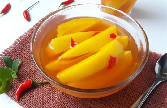 Cara Membuat Manisan Mangga, Segar dan Pedasnya Nendang Banget